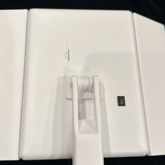 Brand new Rucci Proffessional tri fold lighted make up mirror - Picture 7 of 11